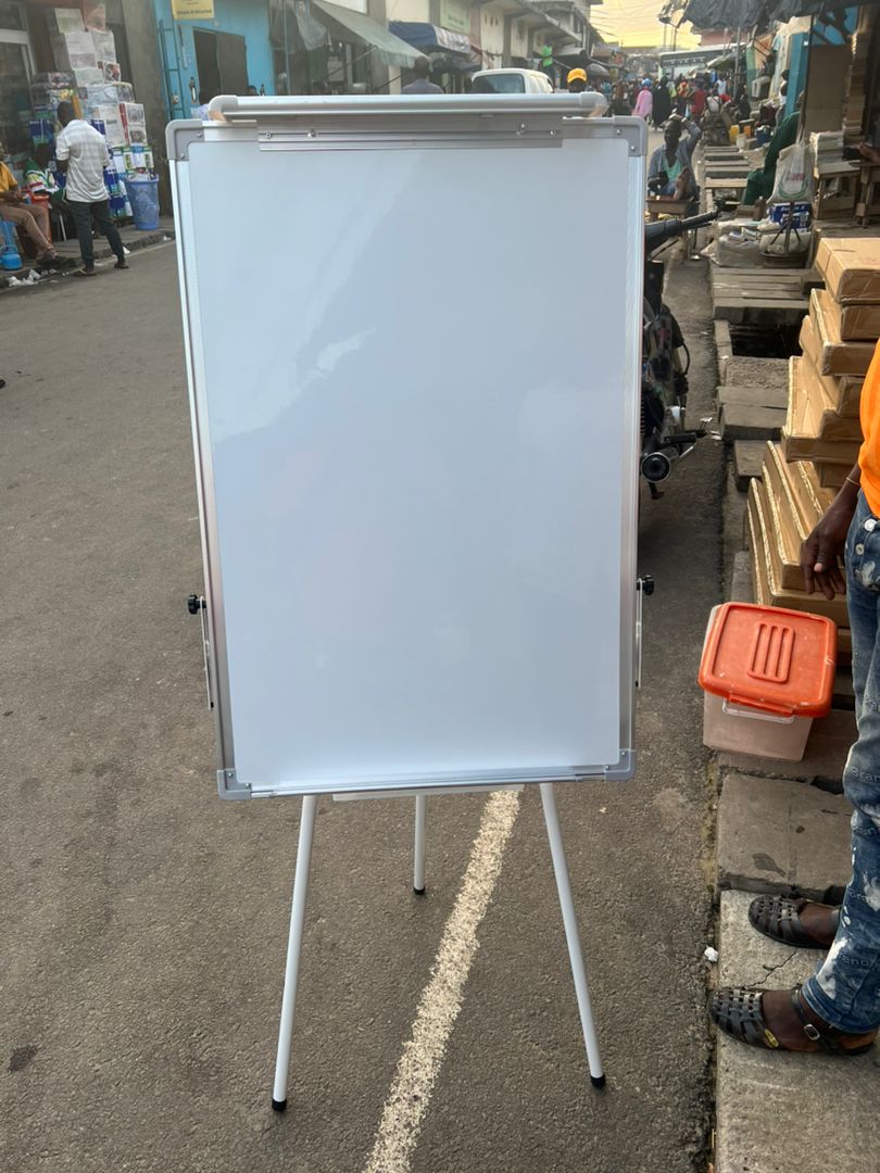 Tableau de conférence blanc à marqueur