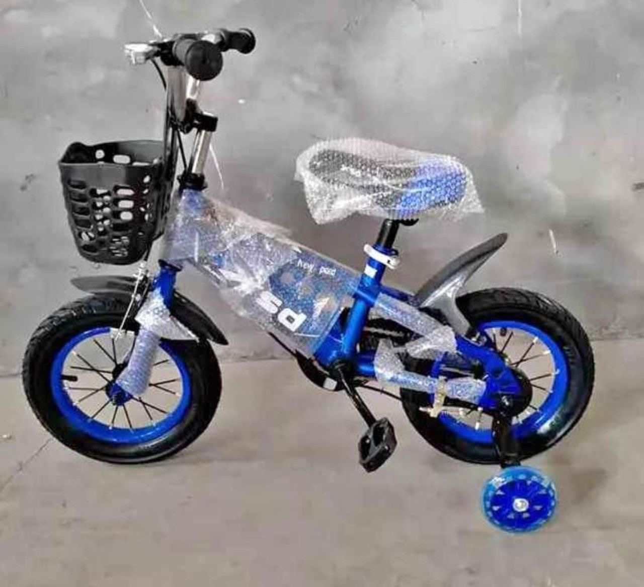 Voiture et vélo pour enfants