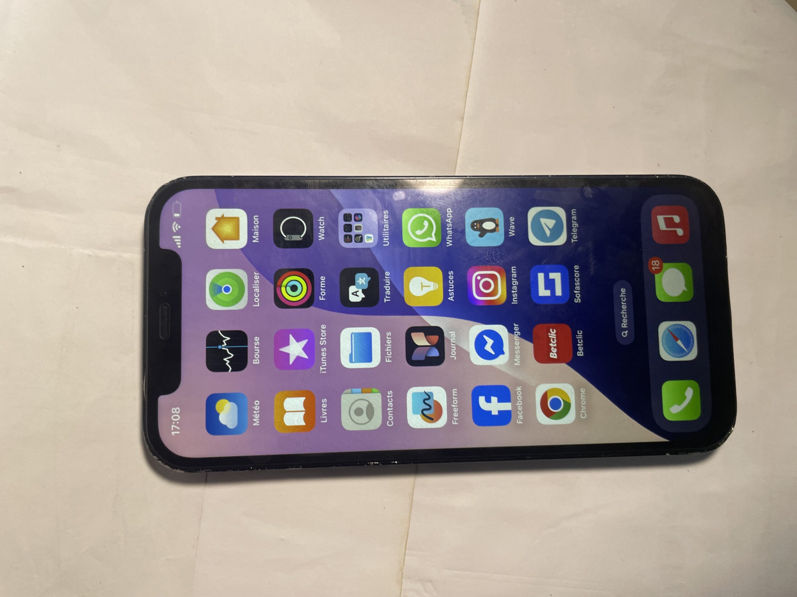 IPHONE 12 avec le carton