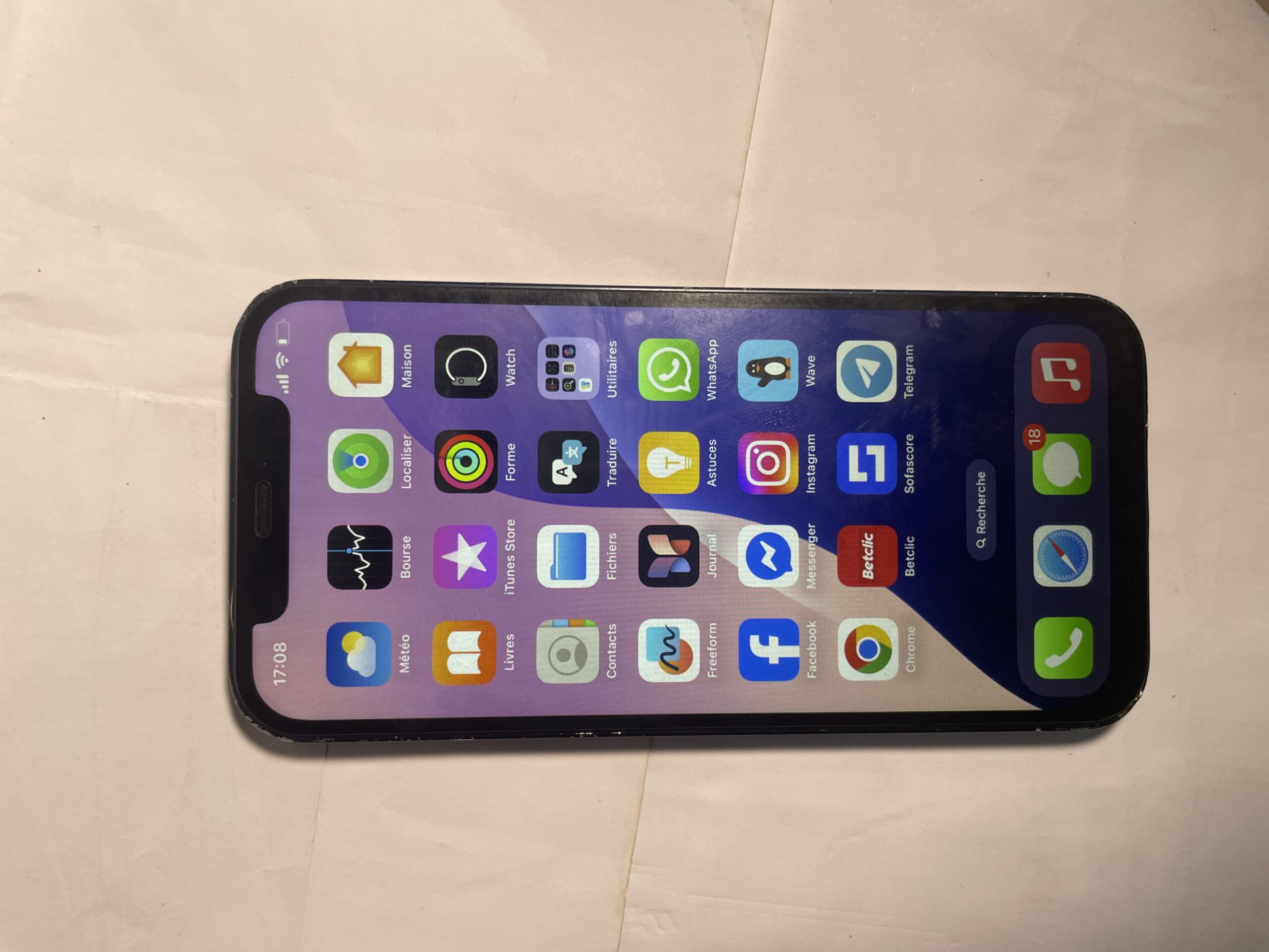 IPhone 12 avec le carton