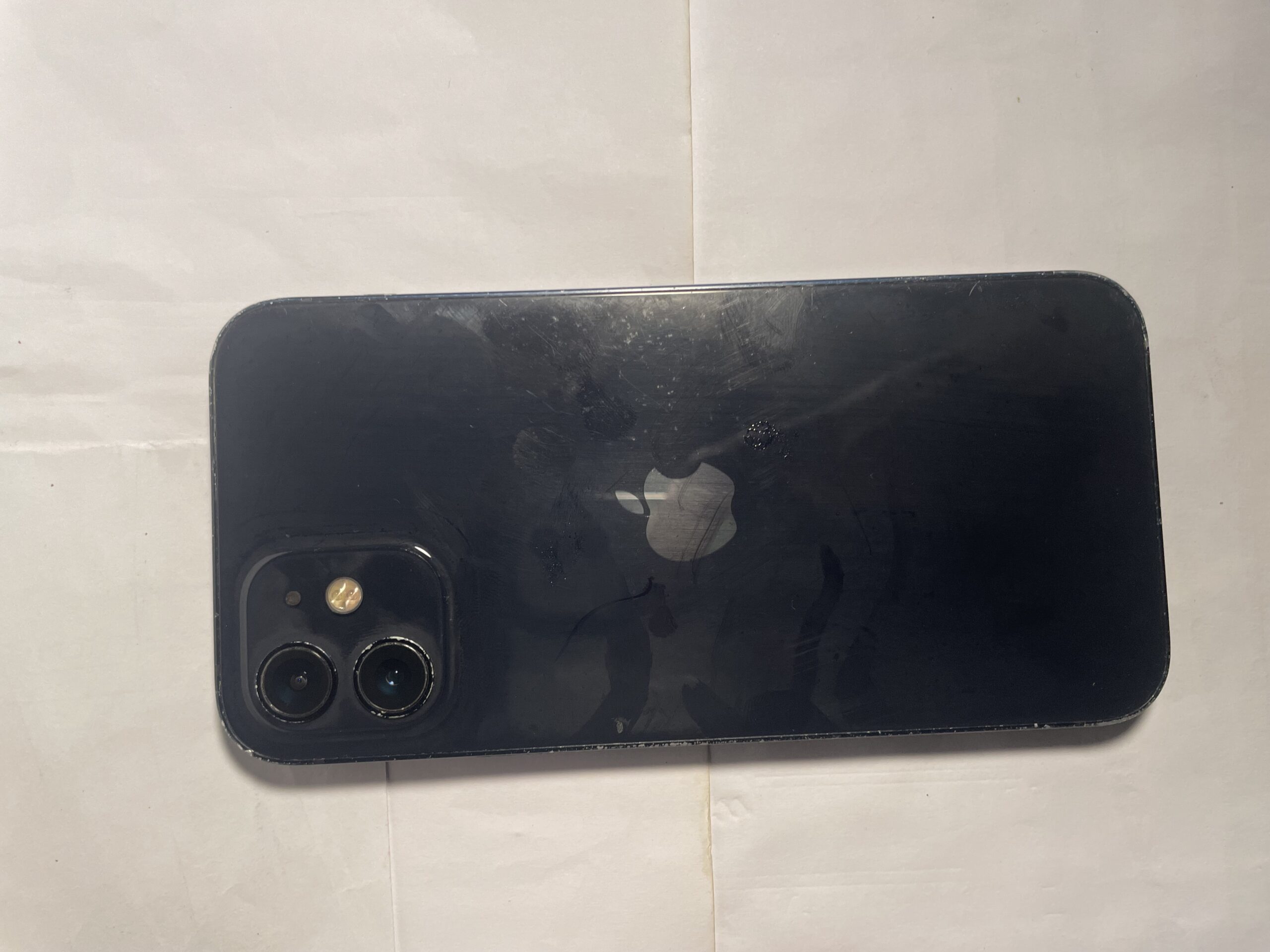 IPHONE 12 avec le carton