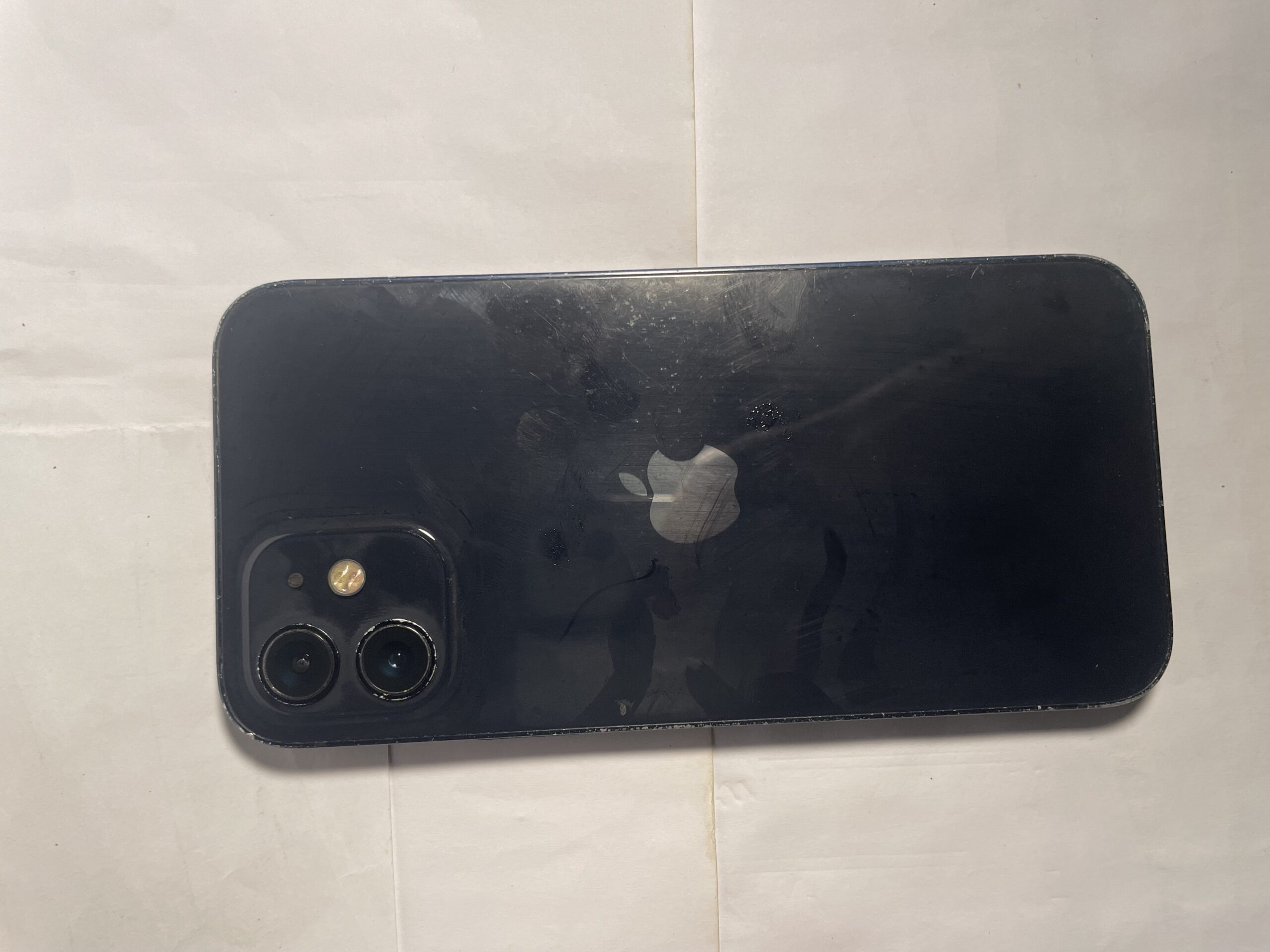 IPhone 12 avec le carton