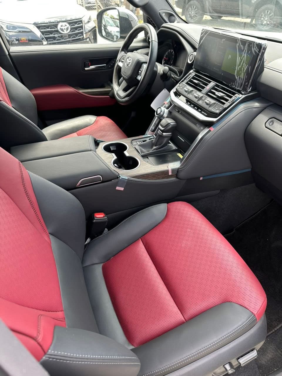 2024. TOYOTA LAND CRUISER VXR 70TH 00KM