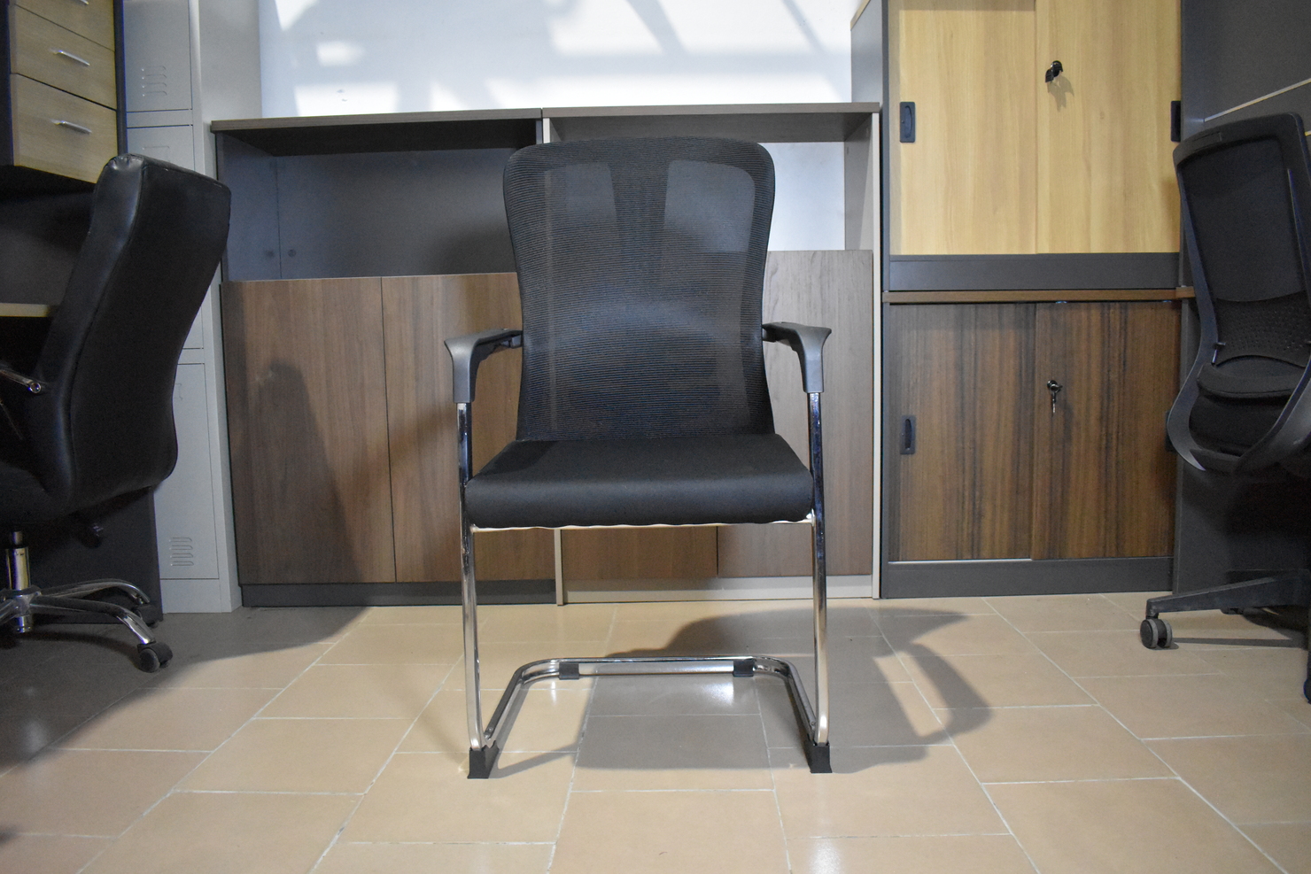 Chaise visiteur en maille 3004