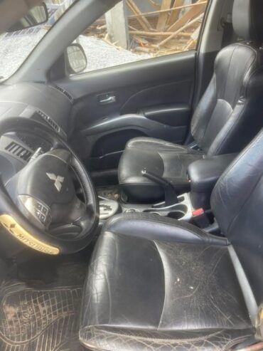 2010. MITSUBISHI OUTLANDER