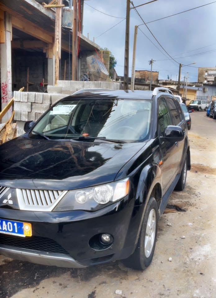 2010. MITSUBISHI OUTLANDER