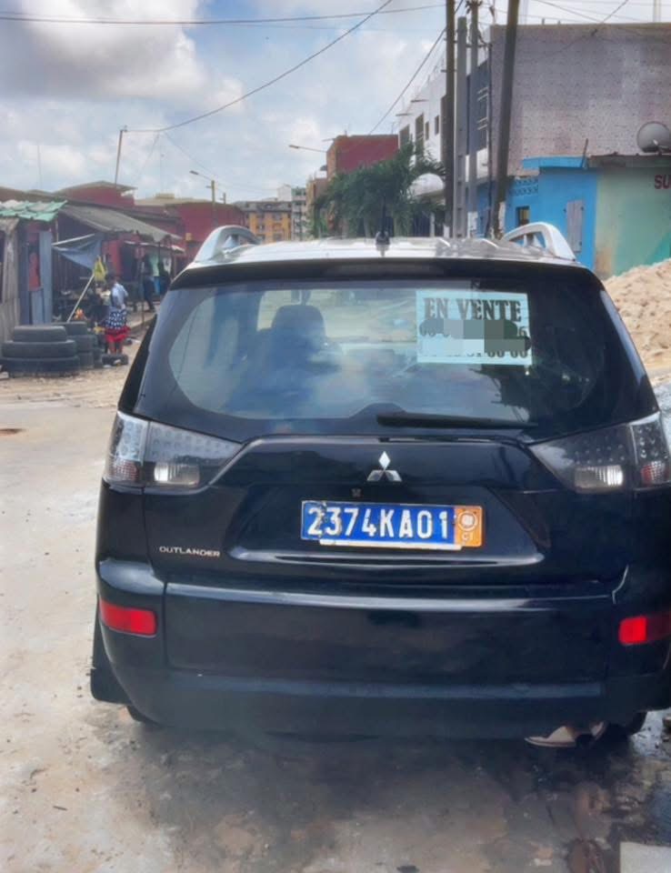 2010. MITSUBISHI OUTLANDER
