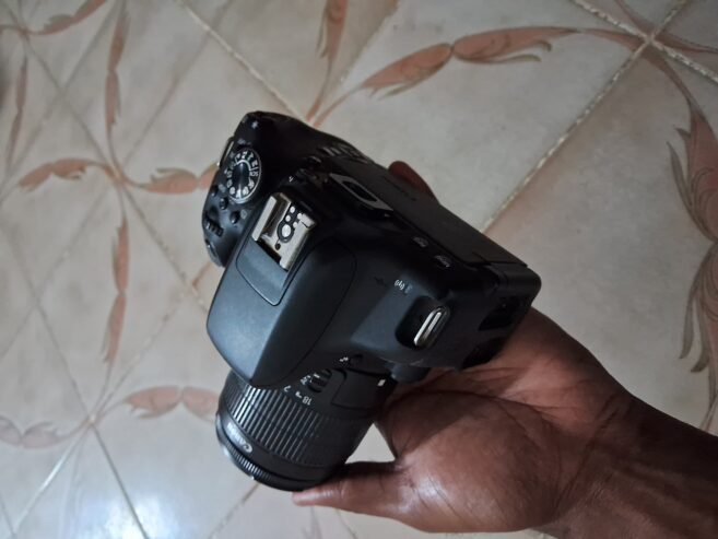 CANON EOS 750D