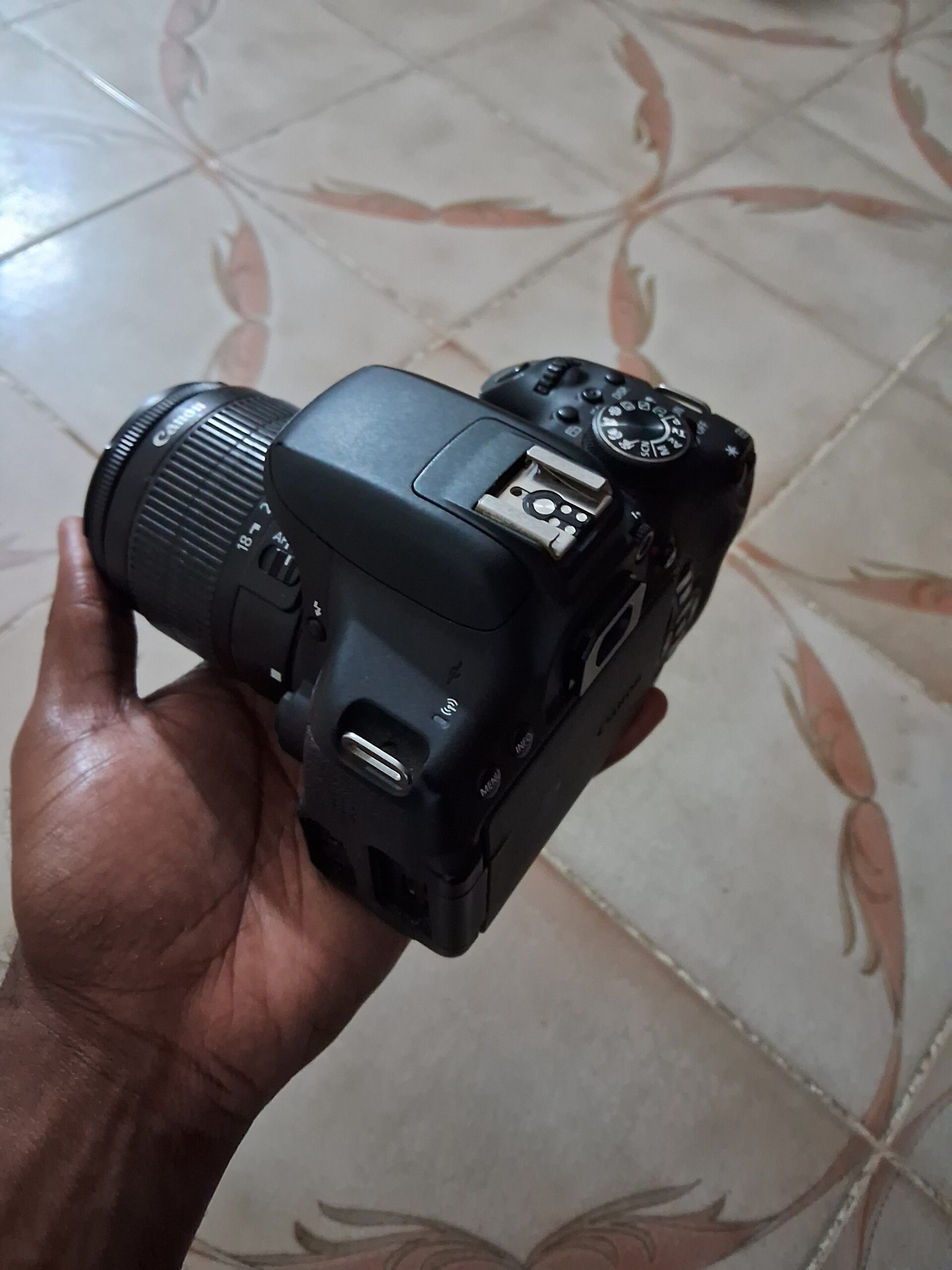 CANON EOS 750D