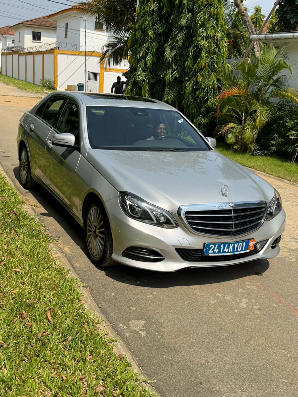 MERCEDES BENZ E200 2014