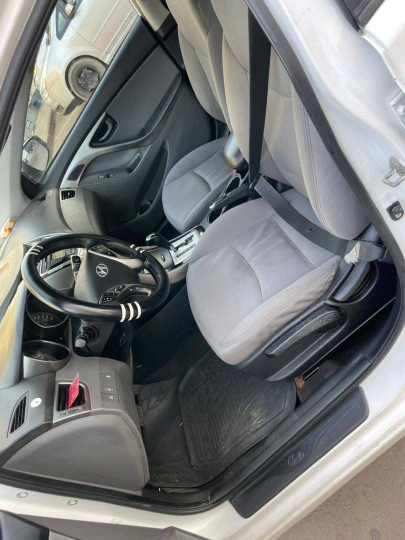🚗 HYUNDAI ELANTRA 2012