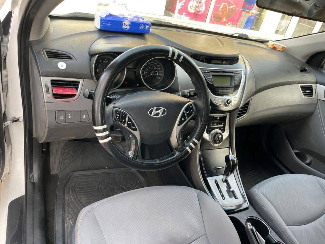 🚗 HYUNDAI ELANTRA 2012
