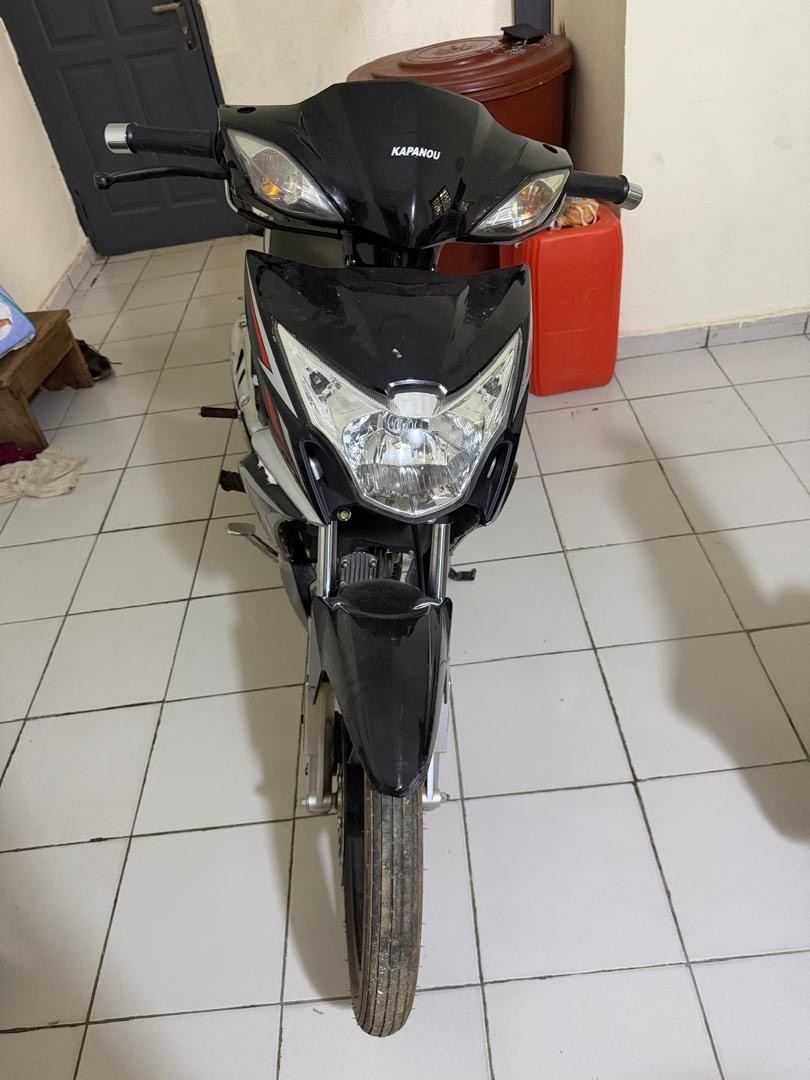 Moto haojue très propre avec ses papiers