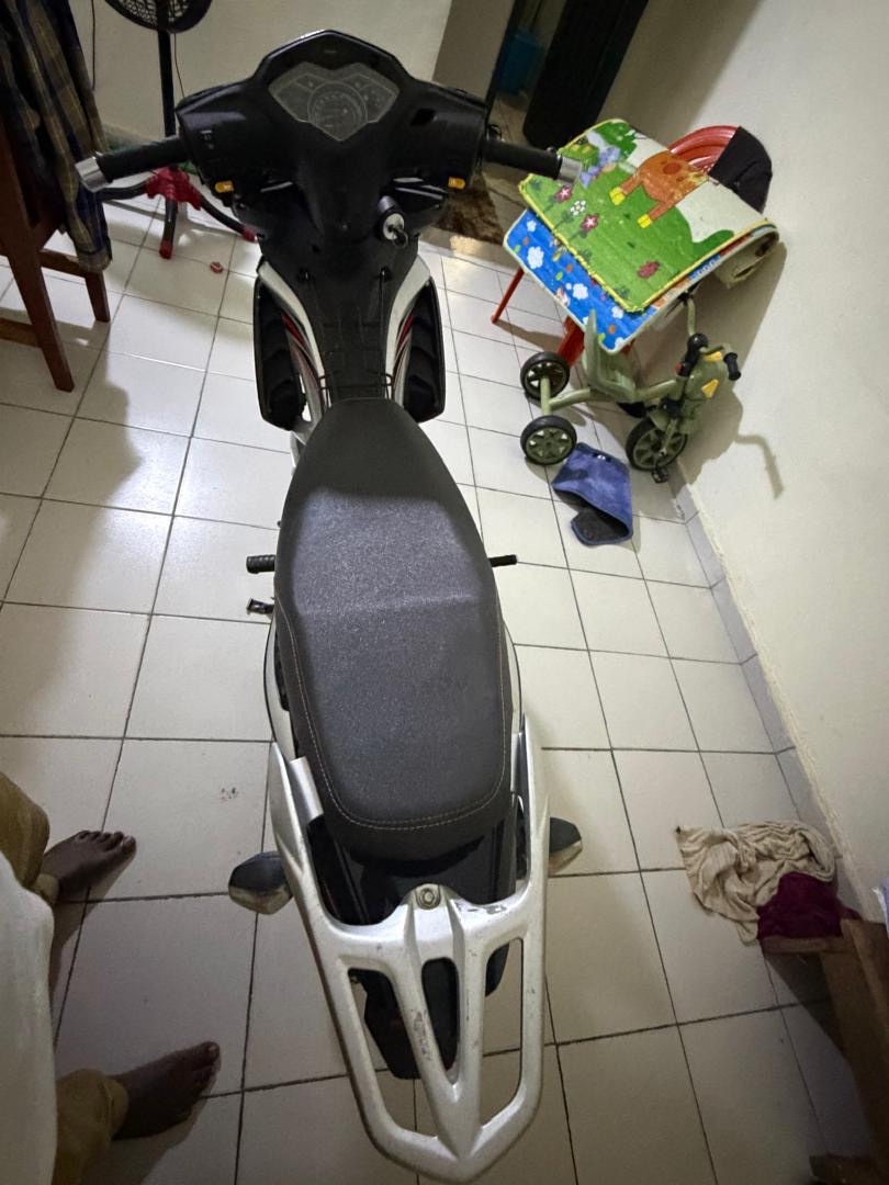 Moto haojue très propre avec ses papiers